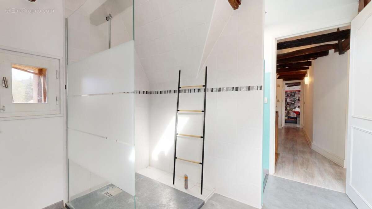 Ensemble-en-pierre-comprenant-5-gites-et-une-maiso - Maison à VEZAC