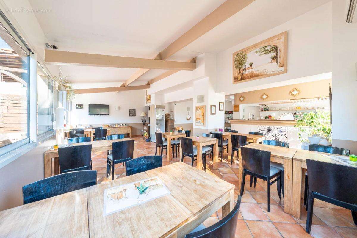 Commerce à ROQUEBRUNE-SUR-ARGENS