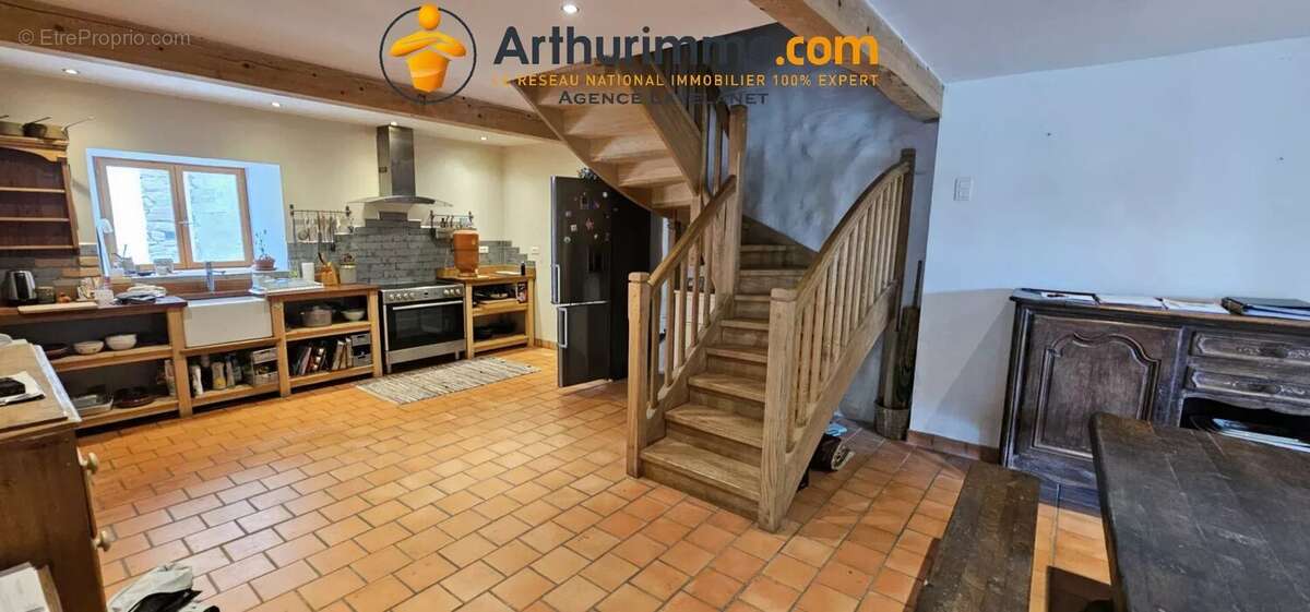 Magnifique maison de trois chambres dans une ancienne grange en pierre, avec jardin et terrasse sur le toit. - photo 10