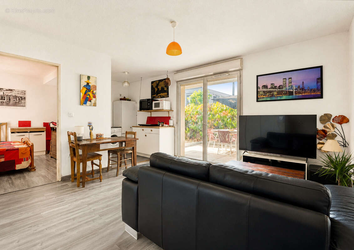 En exclusivité !  Appartement T2 de 38 m2 en rez-de-jardin, secteur de Barrière-de-Paris. - photo 3
