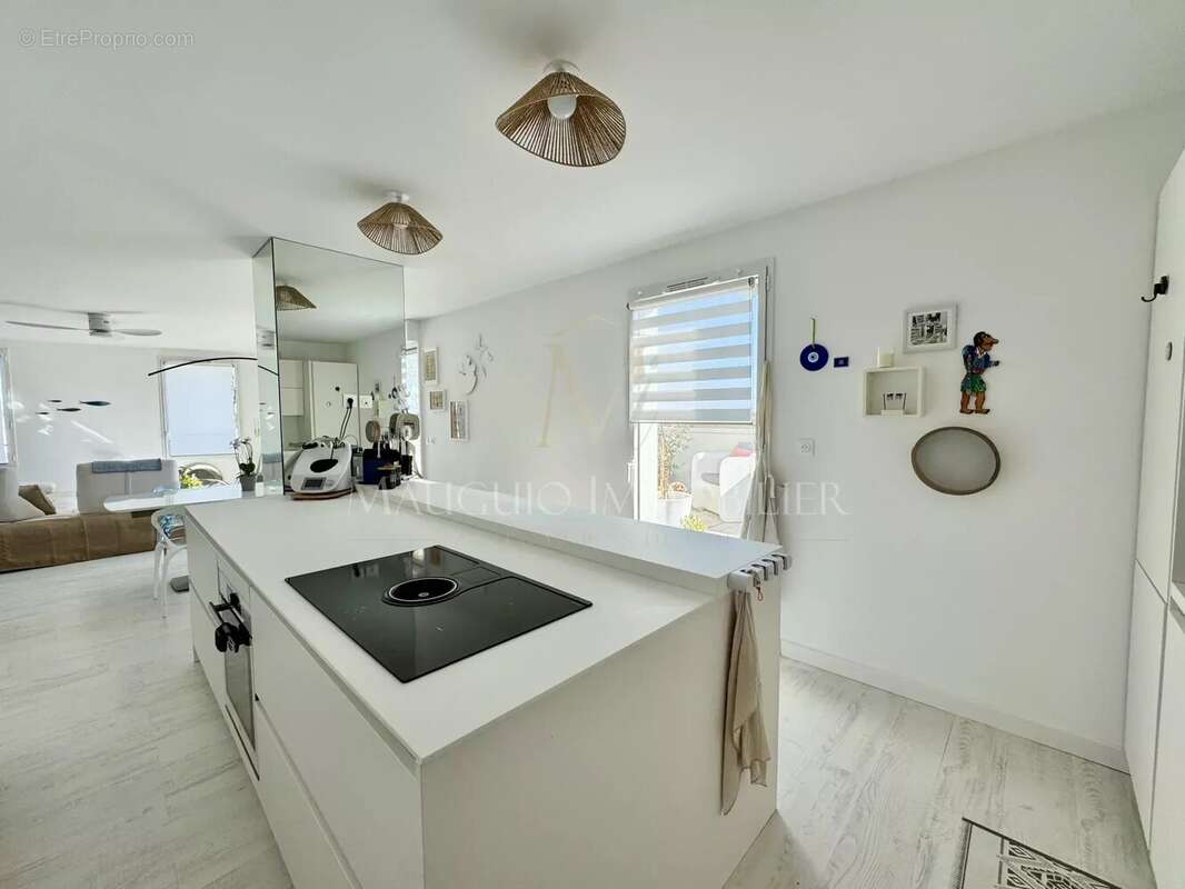 Appartement à MAUGUIO