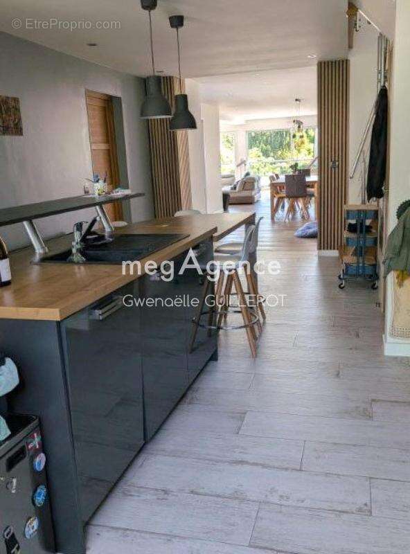 Belle contemporaine à deux pas du bourg et des plages - photo 3