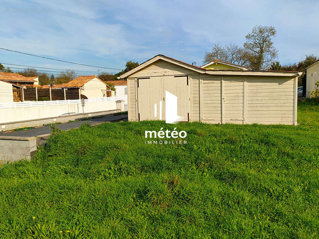 Terrain à MAREUIL-SUR-LAY-DISSAIS