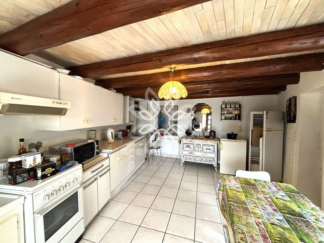 Maison de caractère à rénover   Environnement calme - photo 5