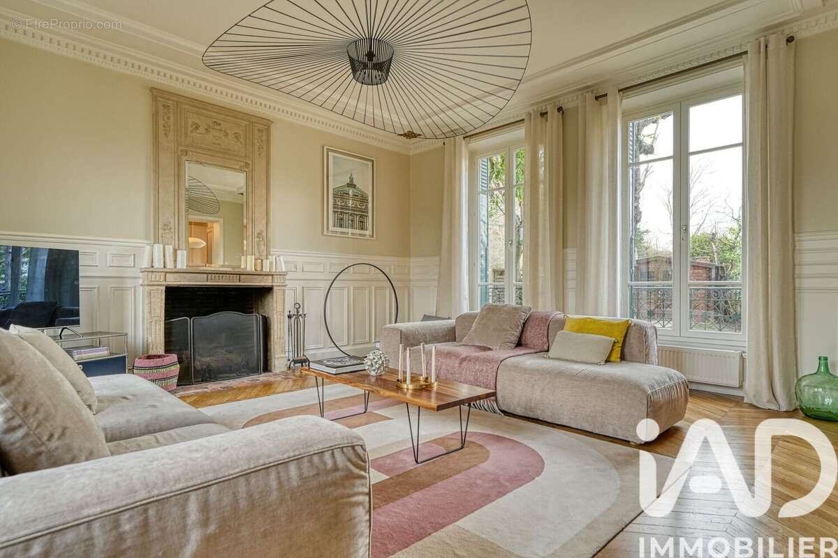 Photo 8 - Maison à LE MESNIL-LE-ROI