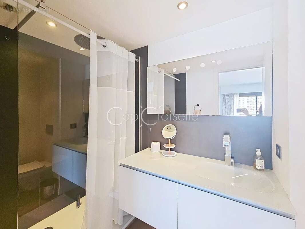 Appartement à MANDELIEU-LA-NAPOULE