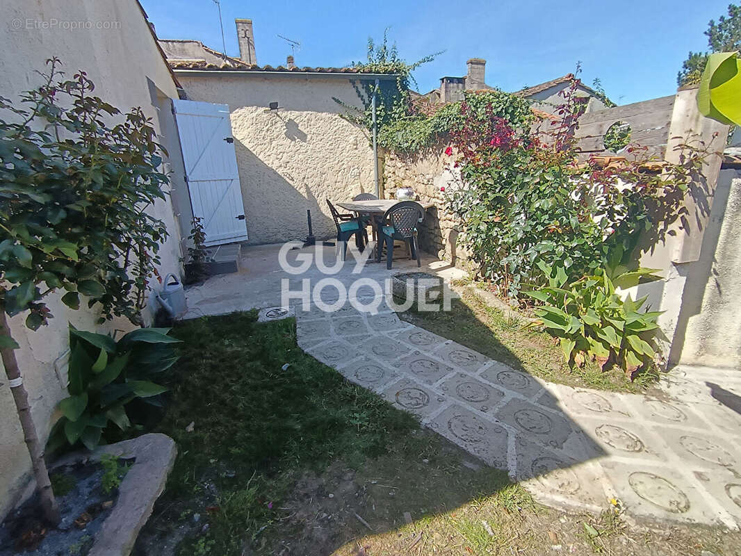 Maison à SAINT-CHRISTOLY-MEDOC