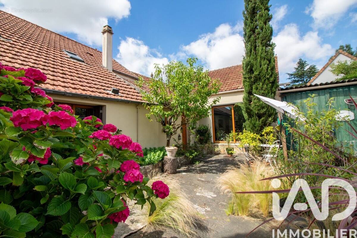 Photo 1 - Maison à NEAUPHLE-LE-CHATEAU