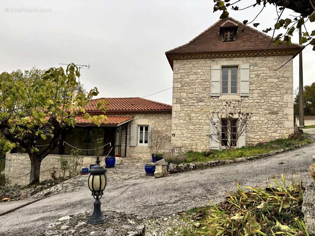 Maison à MONTAIGU-DE-QUERCY