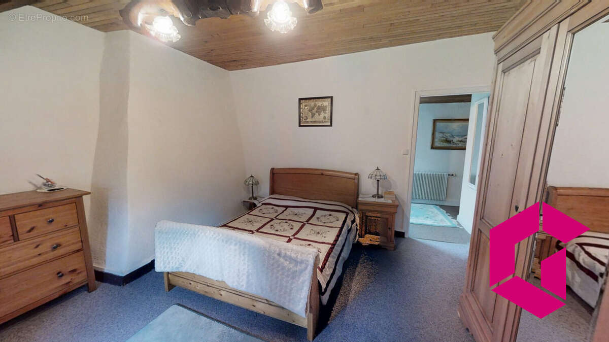 Maison à TOURS-SUR-MEYMONT