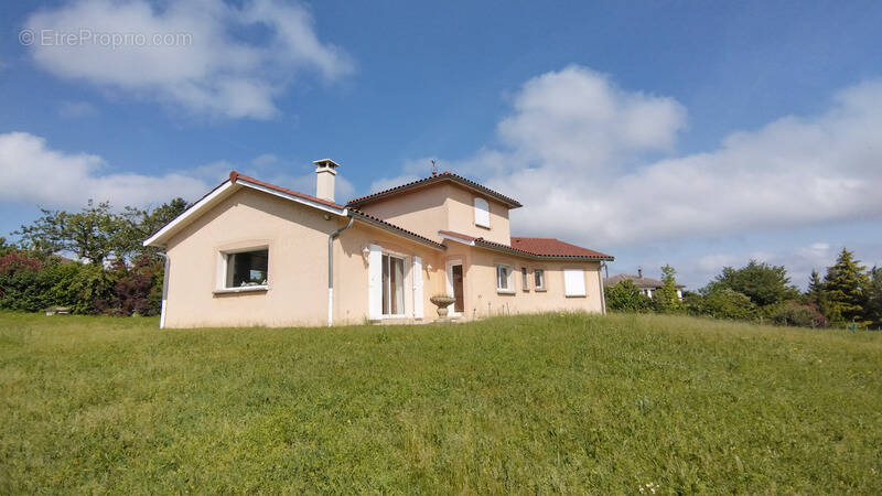 Maison à CHARLY