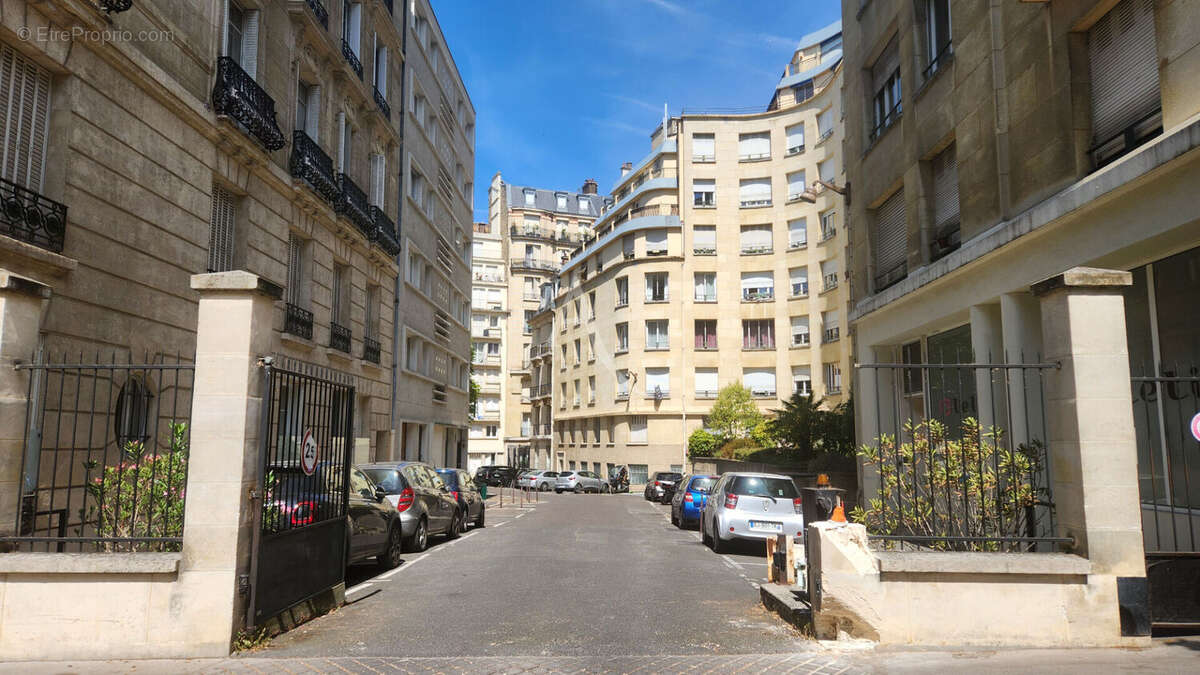 Appartement 3 pièces 95 M² PARIS 16 - photo 2