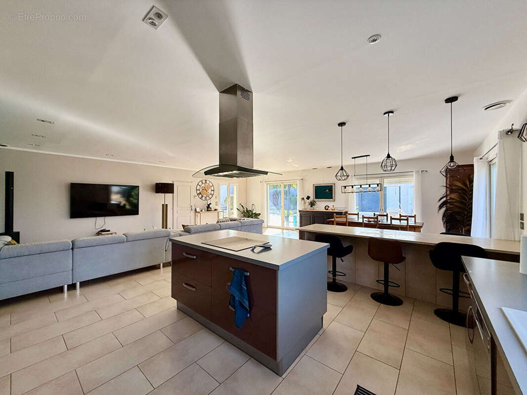 Maison à BAGNOLS-SUR-CEZE