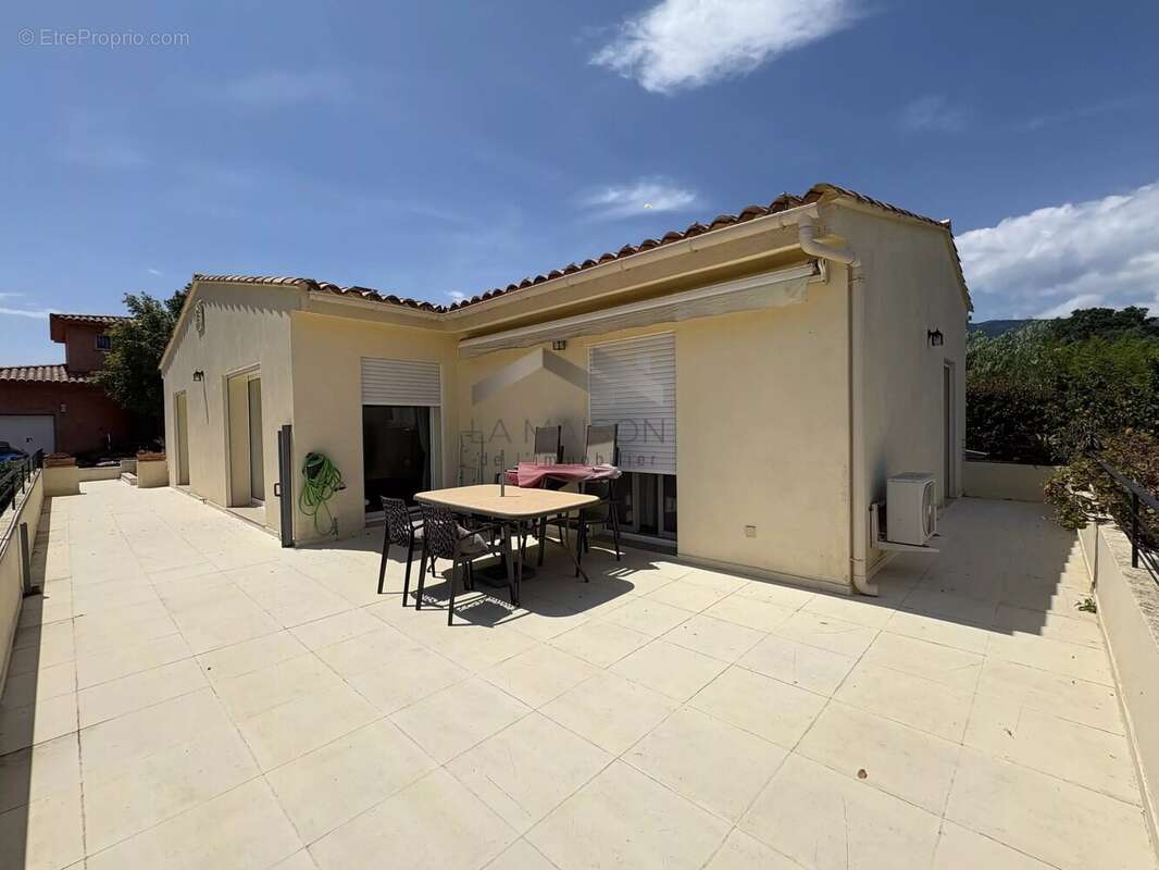 Villa T4 de 111 m² à Murateddu - photo 4