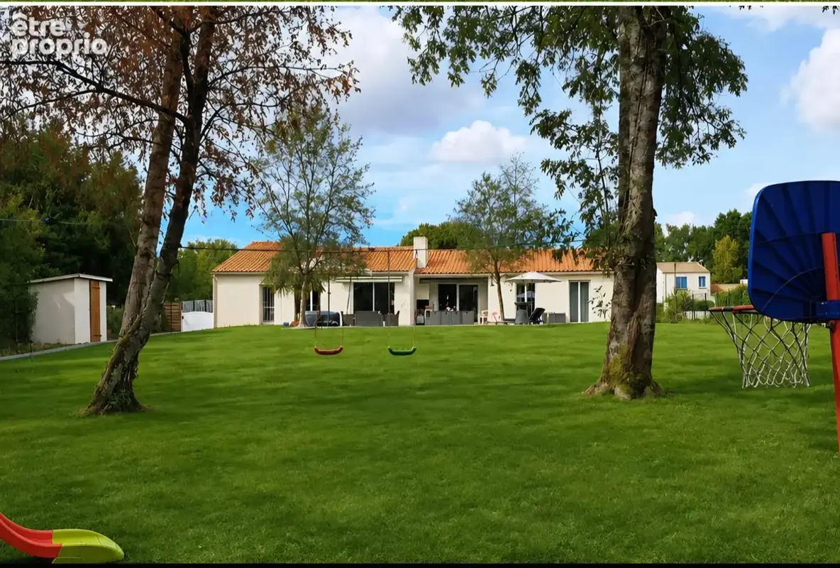 Maison de plain-pied rénovée avec piscine   5 chambres   terrain de 2 000 m2 - photo 11