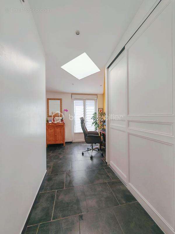 3 chambres / jardin / grand garage / aucun travaux a prevoir / dpe c - photo 5