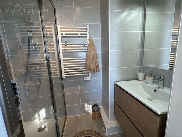 Appartement à SAINT-LAURENT-DU-VAR