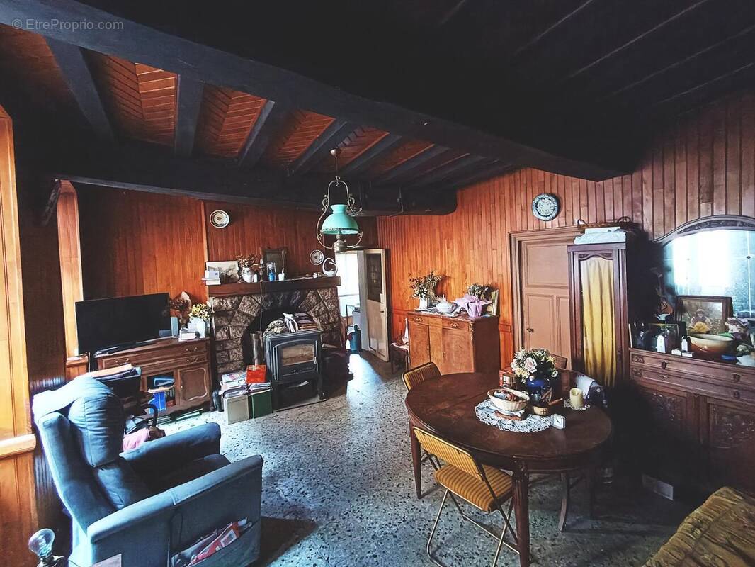 Photo 1 - Maison à CHATEL-MONTAGNE