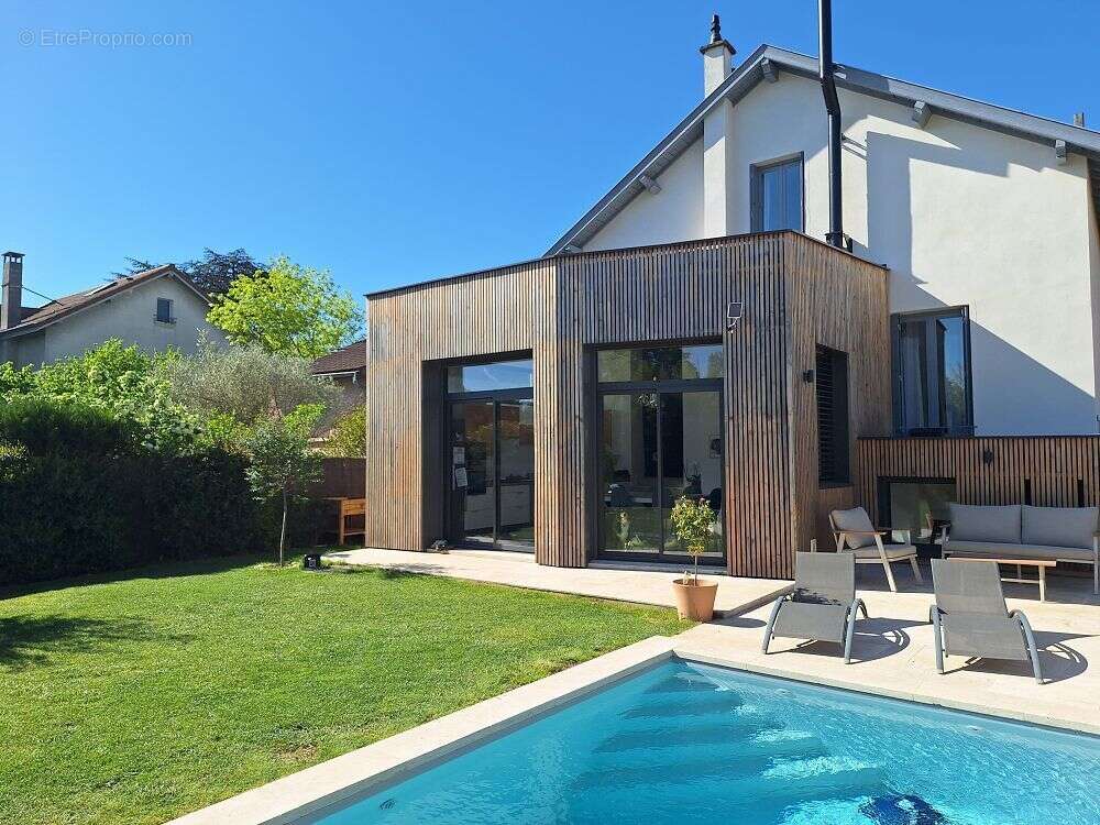 Maison 178 m² à Sainte-Foy-Les-Lyon  - photo 2