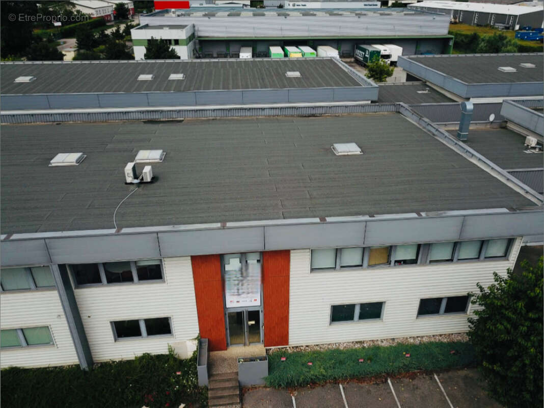 Commerce à VEUREY-VOROIZE