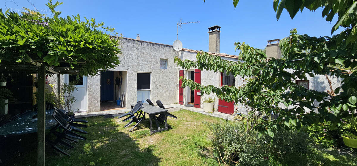 Maison à SAINT-CLEMENT-DES-BALEINES