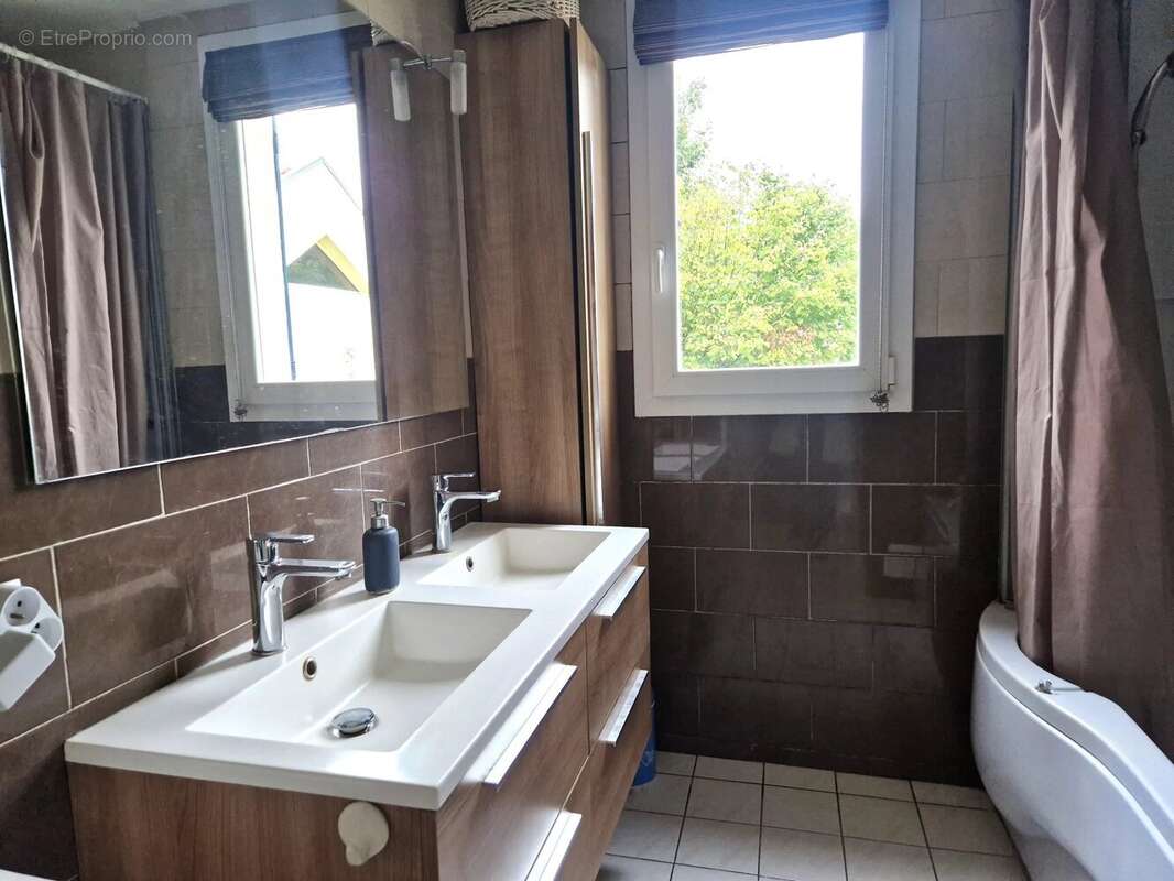 Maison à MAGNY-LES-HAMEAUX