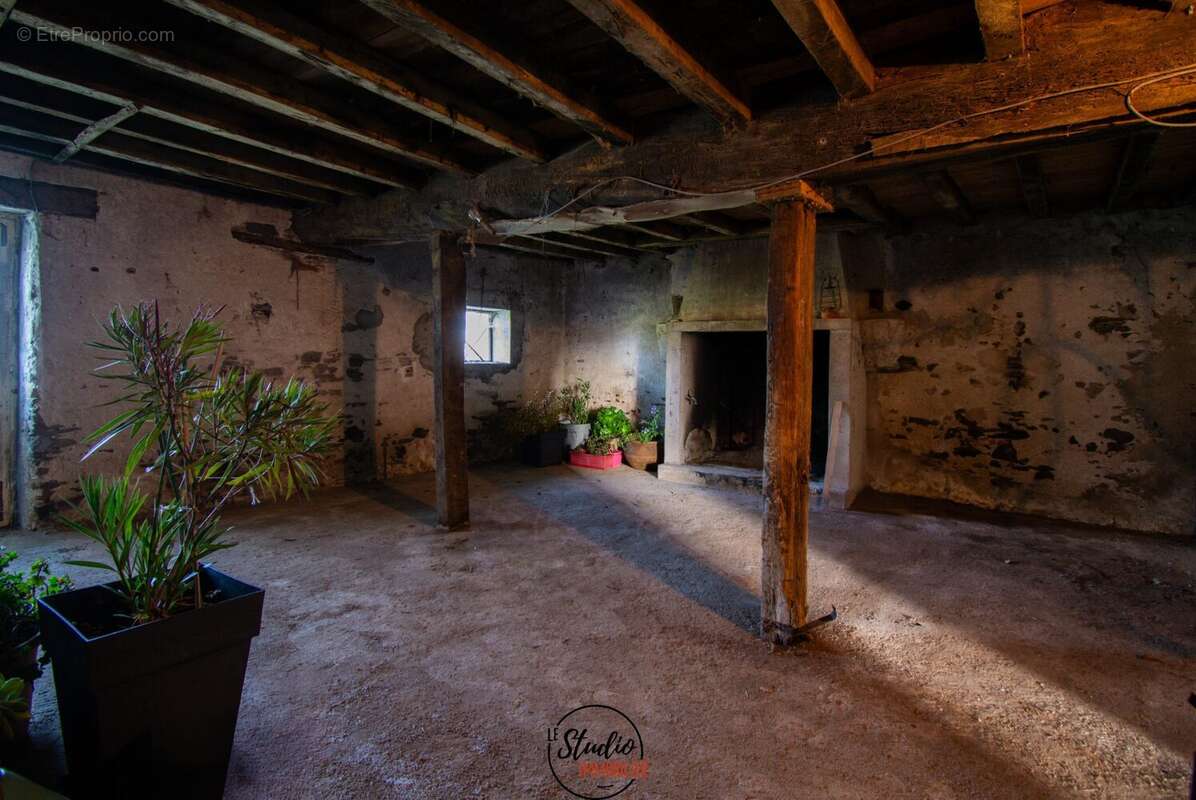 Maison à SAINT-HILAIRE-DE-CHALEONS