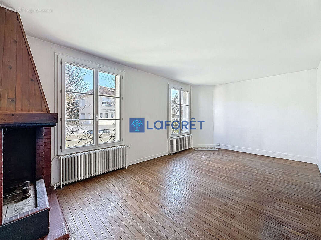 Maison à SAVIGNY-SUR-ORGE