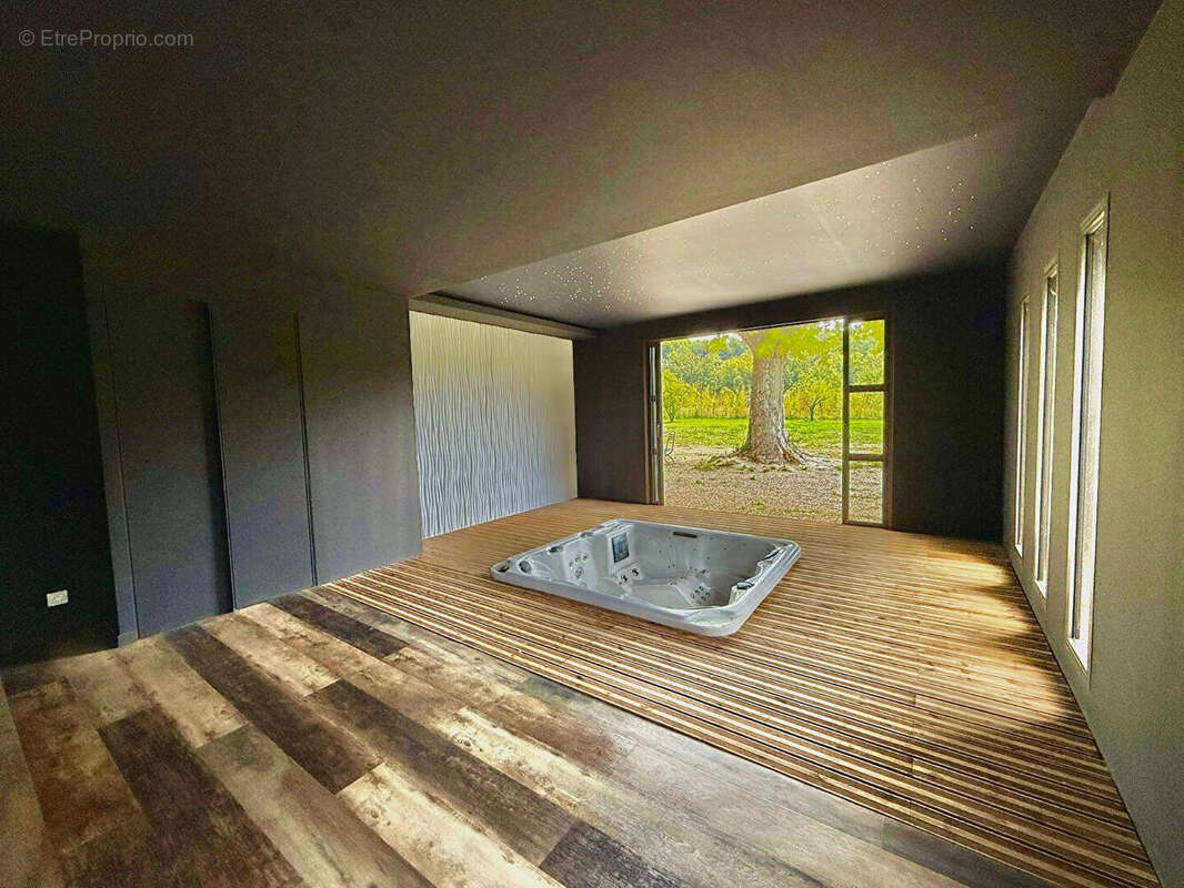 Autre à L&#039;ISLE-SUR-LA-SORGUE