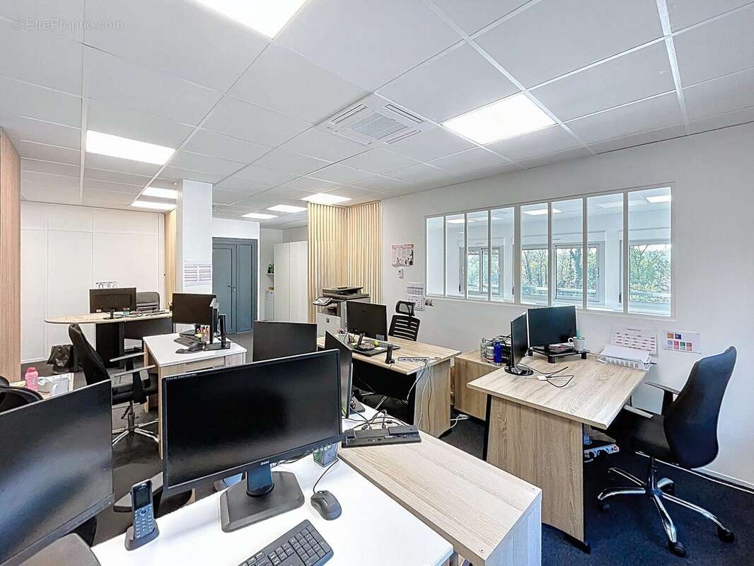 Commerce à MONTAGNY