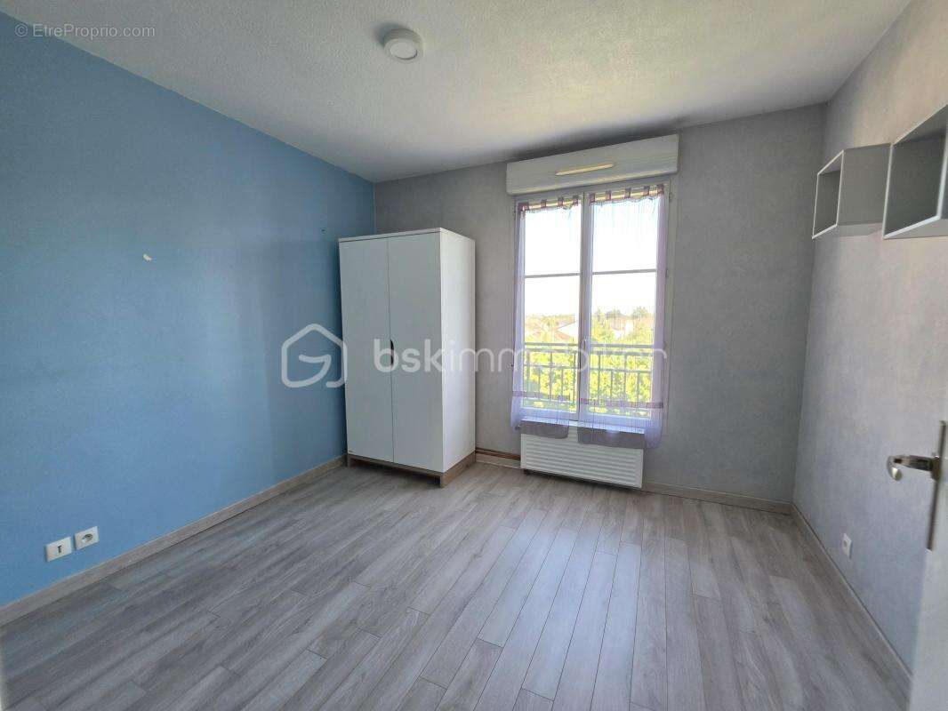Appartement à VAUJOURS