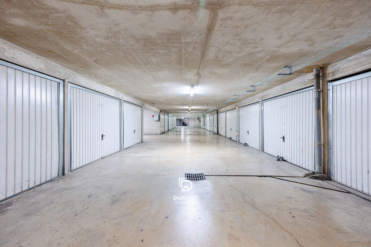 Parking à MARSEILLE-8E