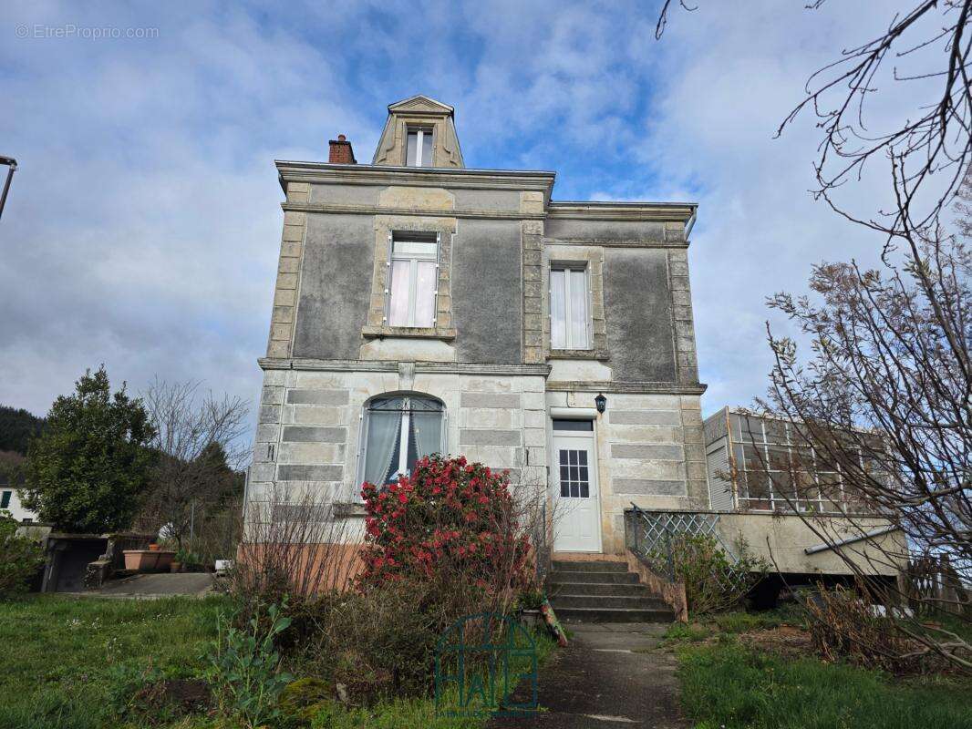 Maison à SAINT-SULPICE-LAURIERE