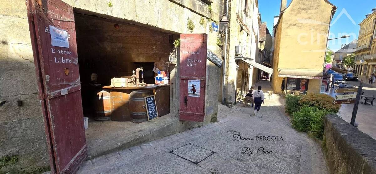 Commerce à SARLAT-LA-CANEDA