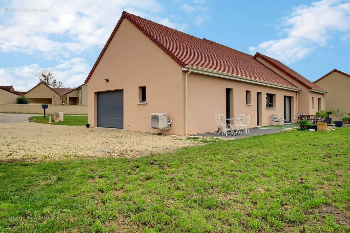 Maison à SAINT-GENGOUX-LE-NATIONAL