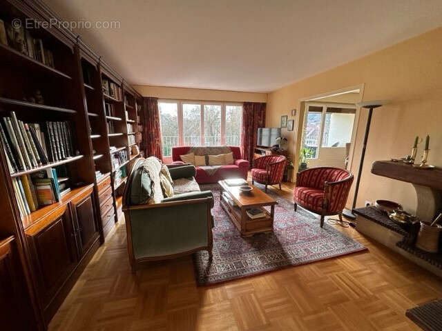 Appartement à BURES-SUR-YVETTE