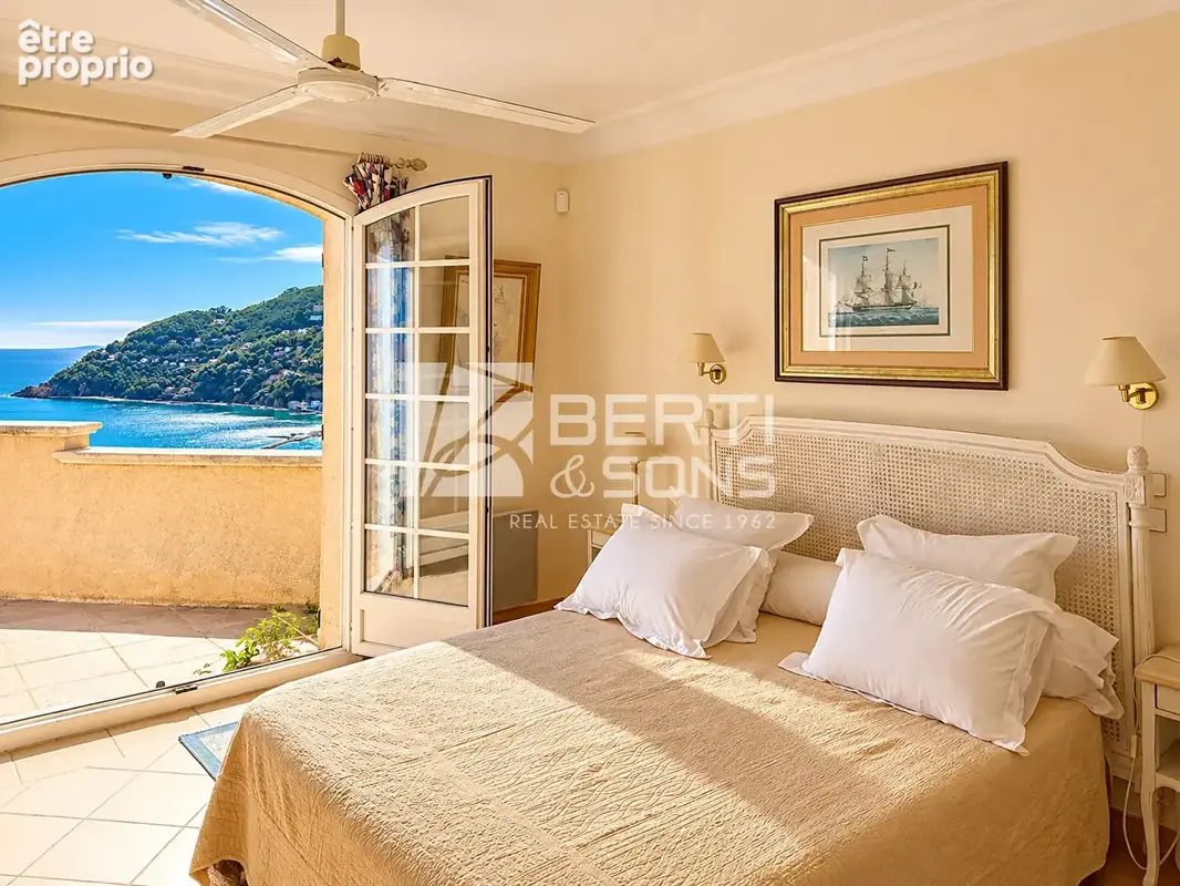 Théoule-sur-mer - domaine recherché - villa de caractère sud avec vue panoramique sur la mer ! - photo 9