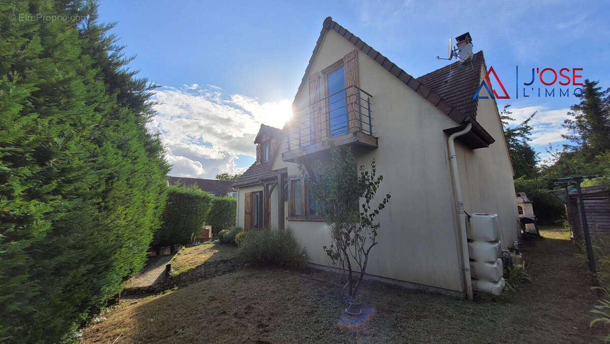 Un extérieur sans vis-à-vis pour profiter en toute tranquillité - Maison à EGLY