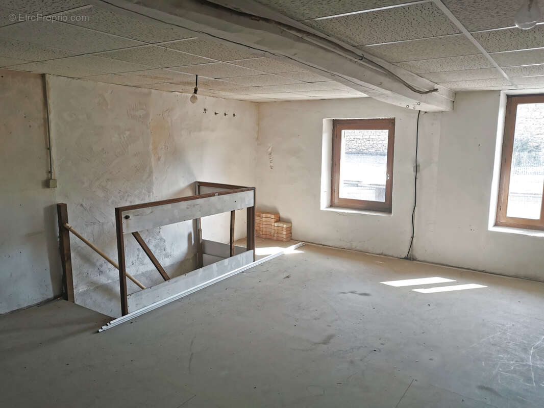 Maison à MONTALIEU-VERCIEU