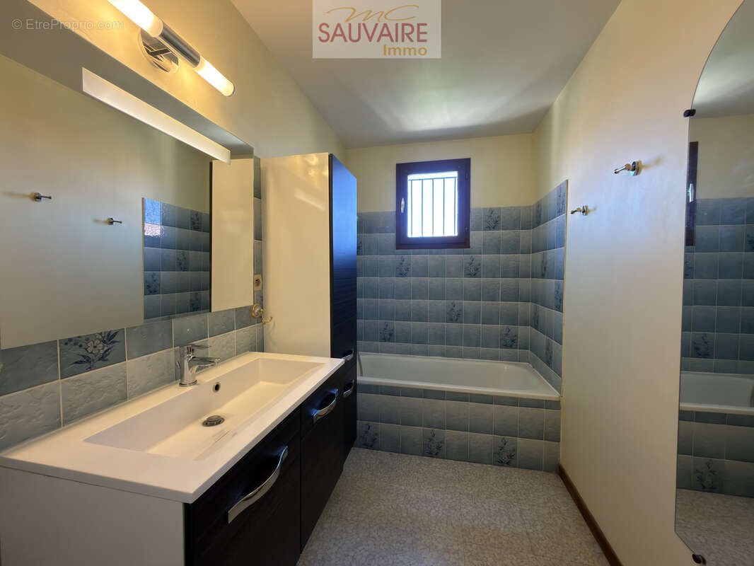 Maison à SAINT-LAURENT-DE-LA-SALANQUE