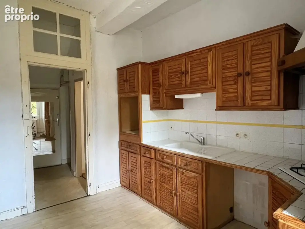 Coussac Bonneval immeuble - ancien magasin et appartement F3 - photo 8