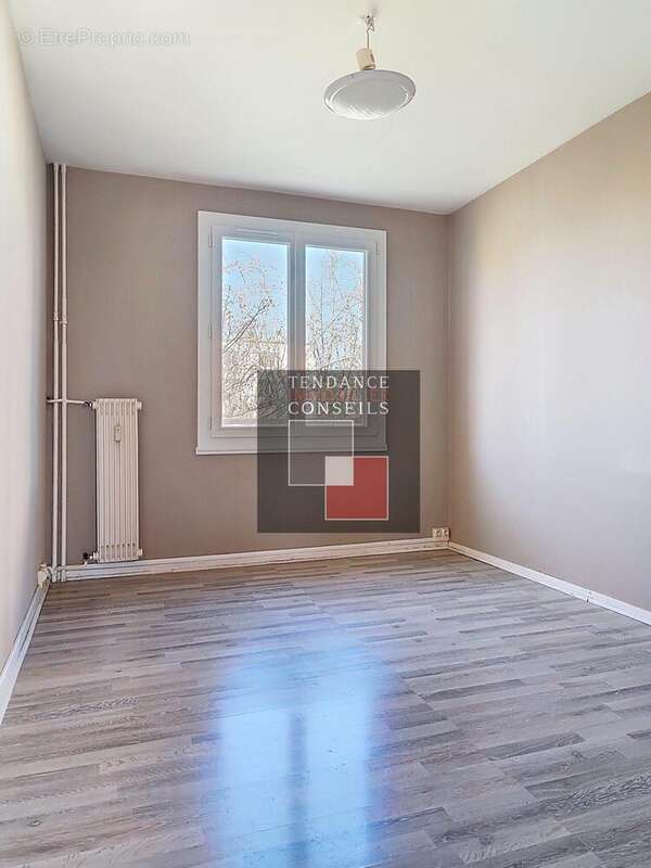 Chambre 1 - Appartement à VILLEFRANCHE-SUR-SAONE