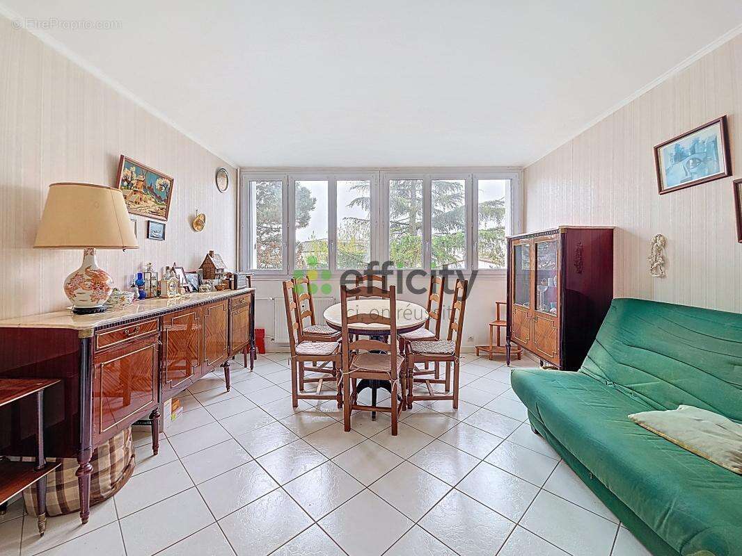 Appartement à LE PLESSIS-TREVISE