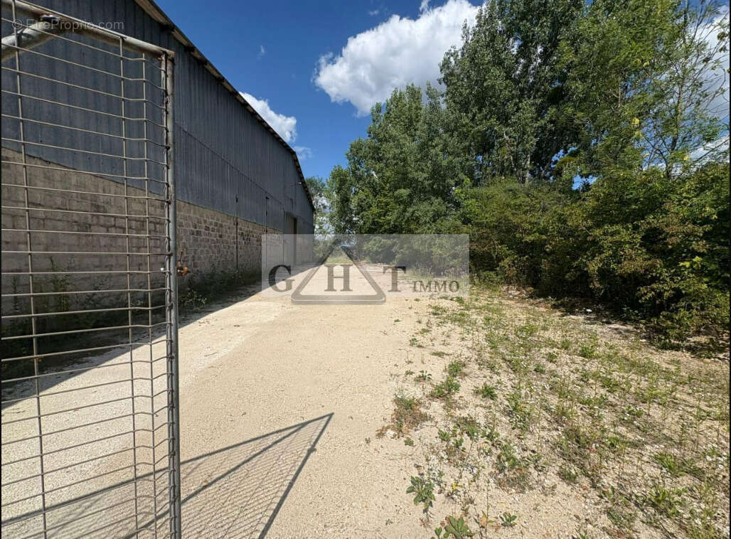 Commerce à MOISSY-CRAMAYEL