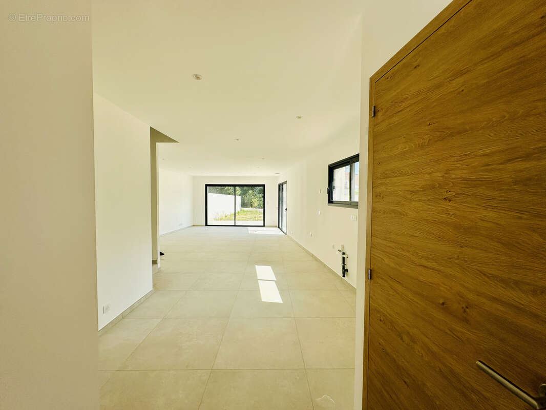 - lattes centre - villa contemporaine neuve 2026, quartier prise, materiaux haut de gamme, a 50m du tram et co - photo 3