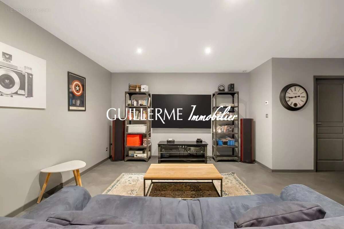 Maison à LA TOUR-DE-SALVAGNY