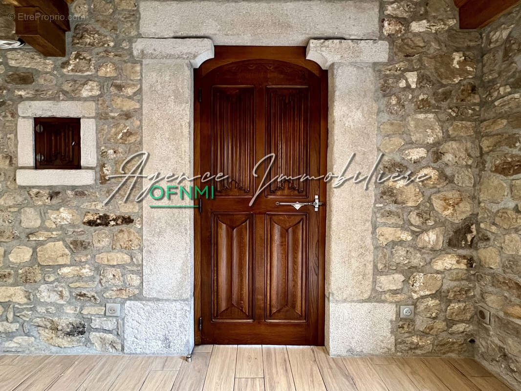 Maison à LA TOUR-EN-JAREZ