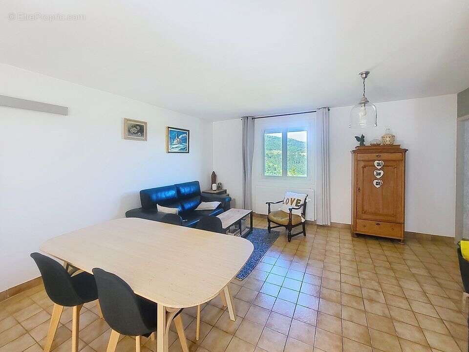 Maison à DESAIGNES