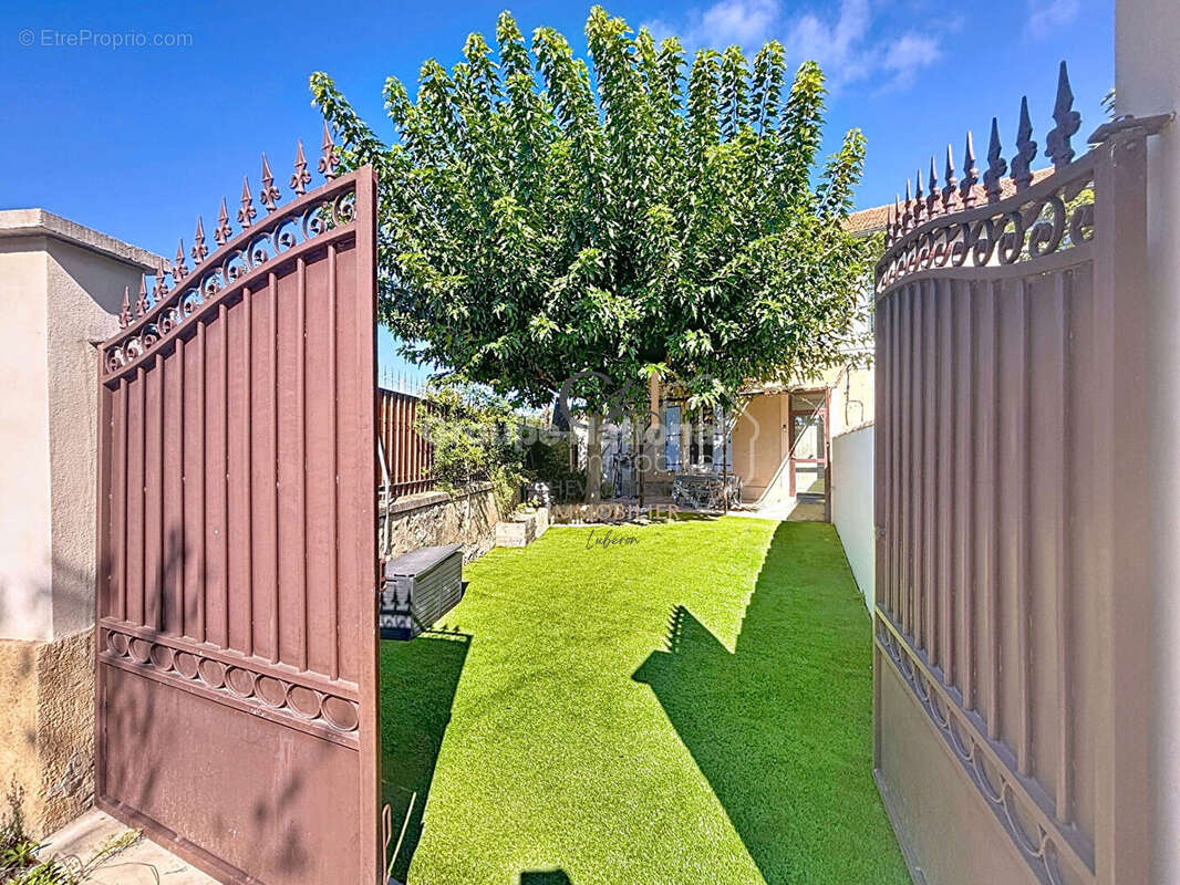 Maison à L&#039;ISLE-SUR-LA-SORGUE