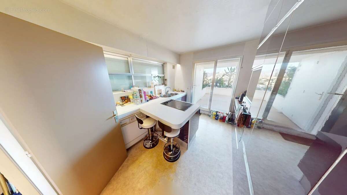 Appartement à VILLENEUVE-LOUBET